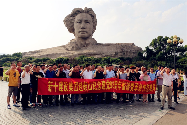 7.19在橘子洲追寻伟人足迹 -1.JPG