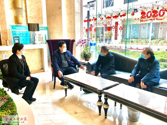 3-鄂旅投集团党委书记、董事长刘俊刚同志到鄂旅投酒店集团调研疫情防控工作_副本.jpg