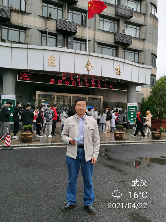 1-宋克杰在新冠疫苗接种点——荣军医院_副本.jpg