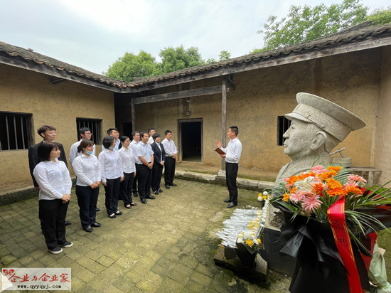 2-参观陈士榘故居、现场讲授党课.jpg