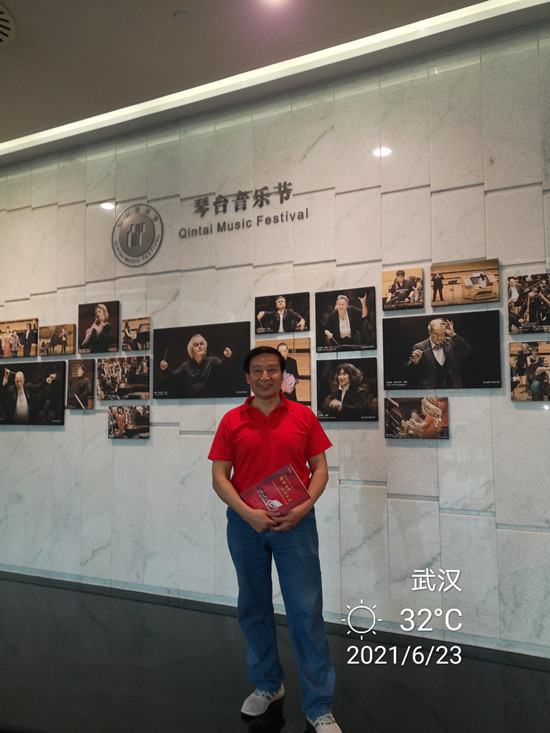 8-宋克杰在武汉琴台音乐厅后厅艺术长廊_副本.jpg