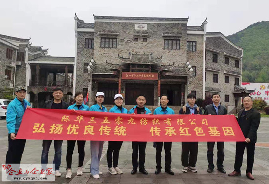 8-际华3509公司青年党员参观践学（虞炬 摄影）_副本.jpg