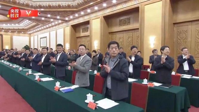 2月17日，九州通董事长刘长云（图中第一排右3）赴京参加民营企业座谈会。_副本.jpg