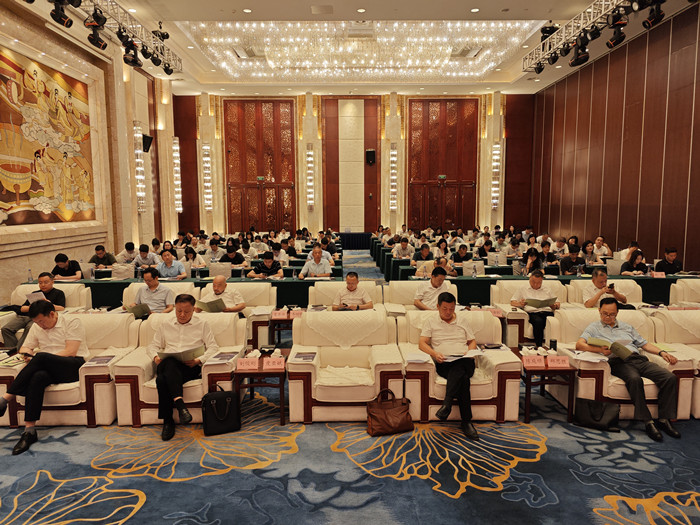 1－湖北省企联“2025年理事会暨联络员会议”现场 3130_副本.jpg