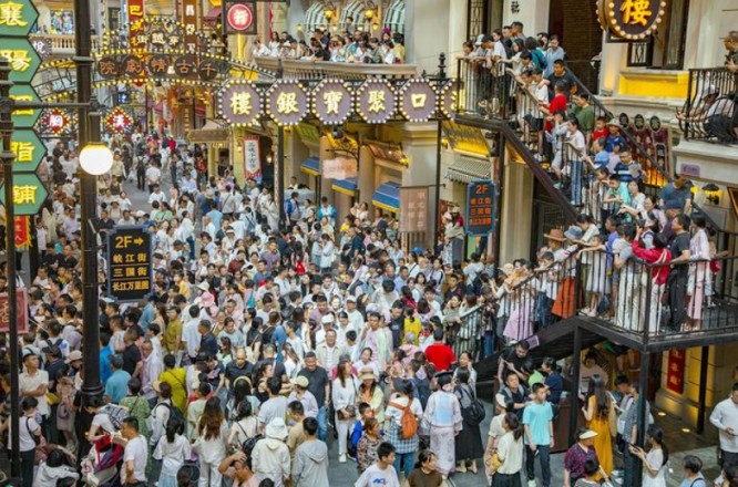 3宜昌鲟龙湾·三峡千古情景区，暑期场场爆满的实景演出成为“流量担当”_副本.jpg