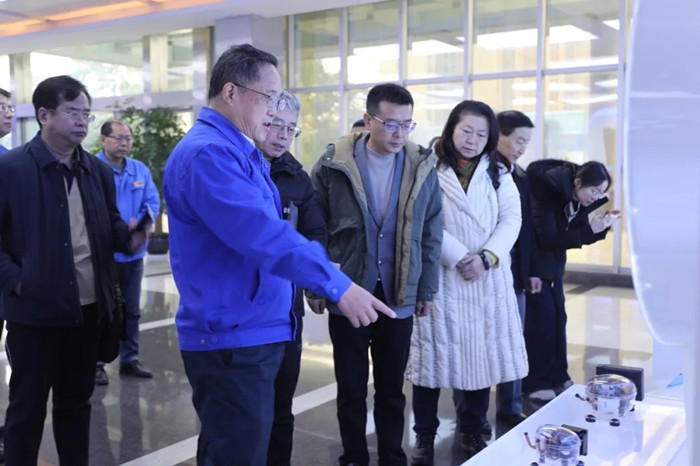 2－参观东贝集团一楼展厅 webp_副本.jpg