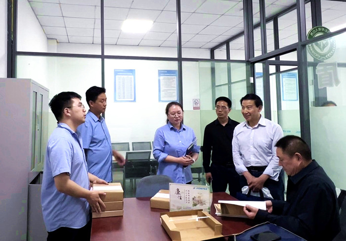 7-湖北省企联调研东贝机电集团劳动人事争议协商调解工作（右二为宋克杰） _副本_副本.jpg